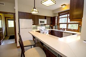 Tremblant les Eaux by Location ADP Tremblant