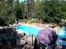 Tremblant les Eaux by Location ADP Tremblant