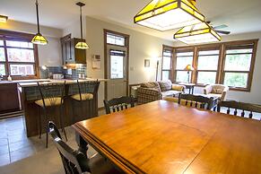 Tremblant les Eaux by Location ADP Tremblant