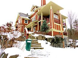 Tremblant les Eaux by Location ADP Tremblant