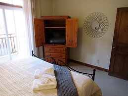 Tremblant les Eaux by Location ADP Tremblant