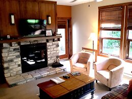 Tremblant les Eaux by Location ADP Tremblant