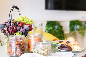 Mikes Kanarium Hotel