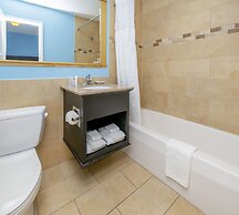 Commander Beach House Hotel