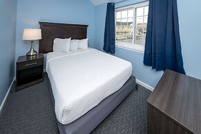 Commander Beach House Hotel