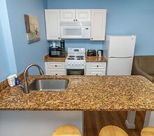 Commander Beach House Hotel