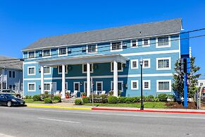 Commander Beach House Hotel