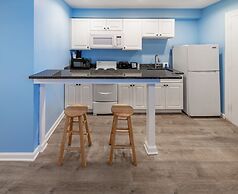 Commander Beach House Hotel