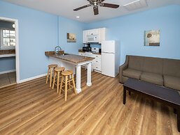 Commander Beach House Hotel