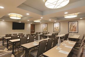 Embassy Suites Saratoga Springs