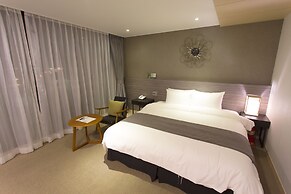 I-Jin Hotel