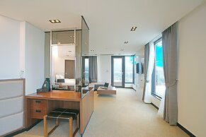 I-Jin Hotel