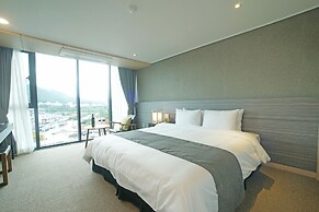 I-Jin Hotel