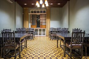 The Henry Hotel Manila