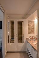 Parc Royale Suites Hotel