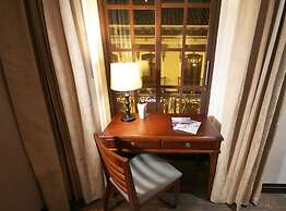 Parc Royale Suites Hotel