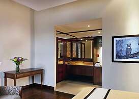Parc Royale Suites Hotel