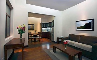 Parc Royale Suites Hotel