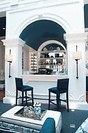 Parc Royale Suites Hotel