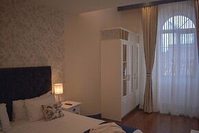 Parc Royale Suites Hotel