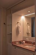 Parc Royale Suites Hotel