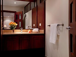 Parc Royale Suites Hotel