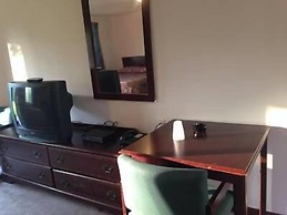 Colonial Village Motel