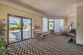 Cedars Inn Hotel & Convention Center