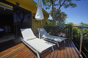 Cliffside Luxury Inn