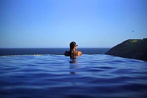 Cliffside Luxury Inn