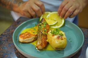 Cliffside Luxury Inn