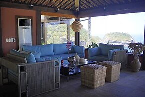 Cliffside Luxury Inn