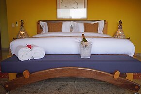 Cliffside Luxury Inn