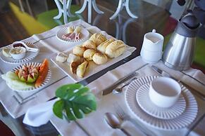 Cliffside Luxury Inn