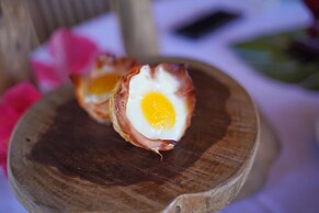 Cliffside Luxury Inn