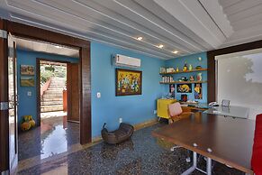 Cliffside Luxury Inn