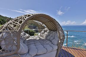 Cliffside Luxury Inn