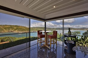 Cliffside Luxury Inn