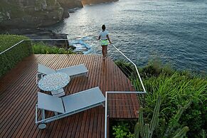 Cliffside Luxury Inn