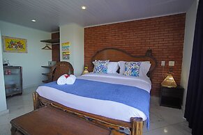 Cliffside Luxury Inn