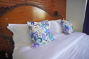 Cliffside Luxury Inn