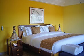 Cliffside Luxury Inn