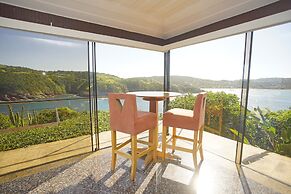 Cliffside Luxury Inn