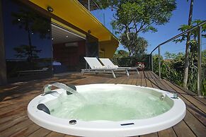 Cliffside Luxury Inn