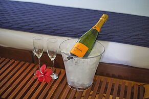 Cliffside Luxury Inn