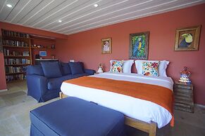 Cliffside Luxury Inn