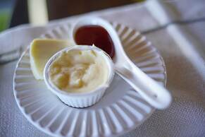 Cliffside Luxury Inn