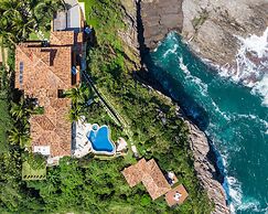 Cliffside Luxury Inn