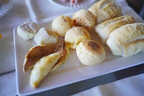 Cliffside Luxury Inn