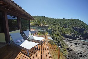 Cliffside Luxury Inn